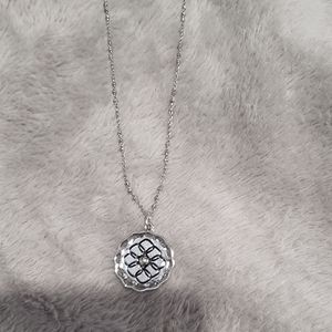 Lia sophia silvertone necklace, NWOT